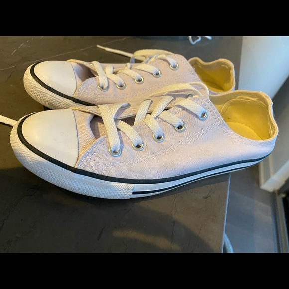 Lavender converse! - Picture 1 of 5